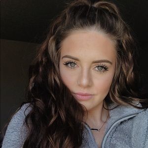 Meet your Posher, Kira